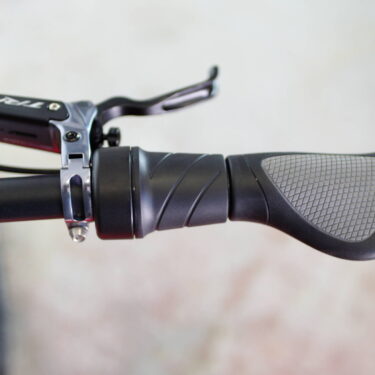 Right side of handlebar with half twist throttle