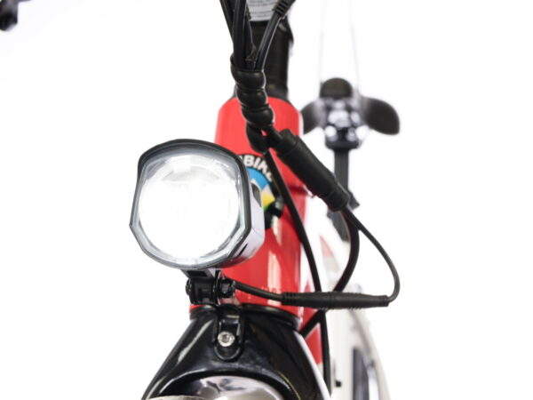 An integrated LED headlight that runs directly from the main battery makes it easy to ride at night