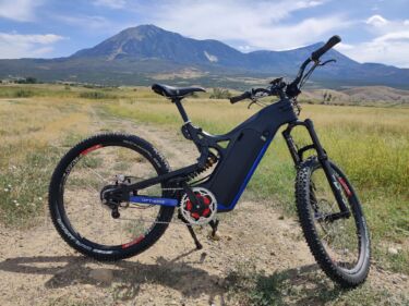 2022 Black and Blue R10