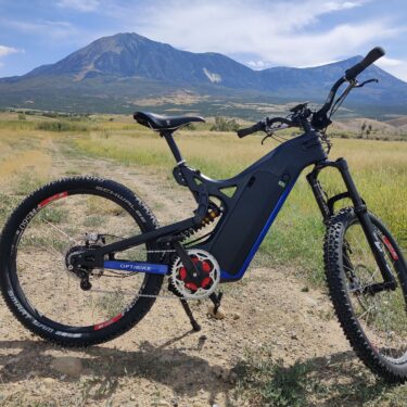2022 Black and Blue R10