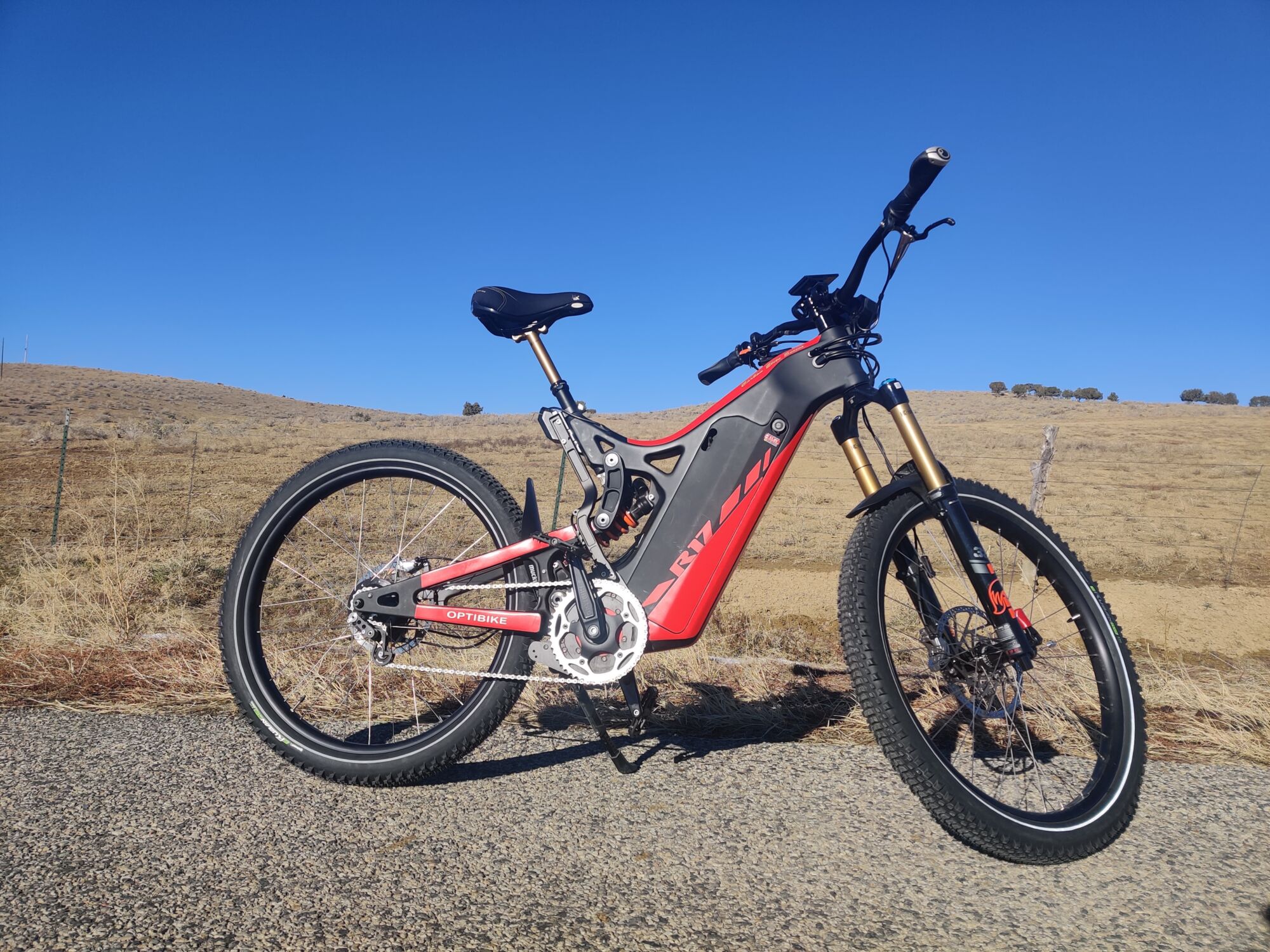 2022 Black and Blue R10