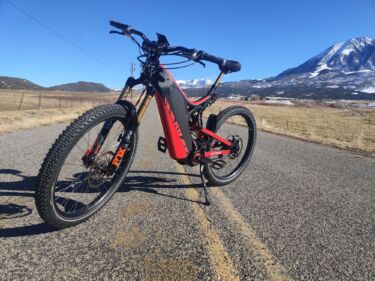 2022 Black and Blue R10