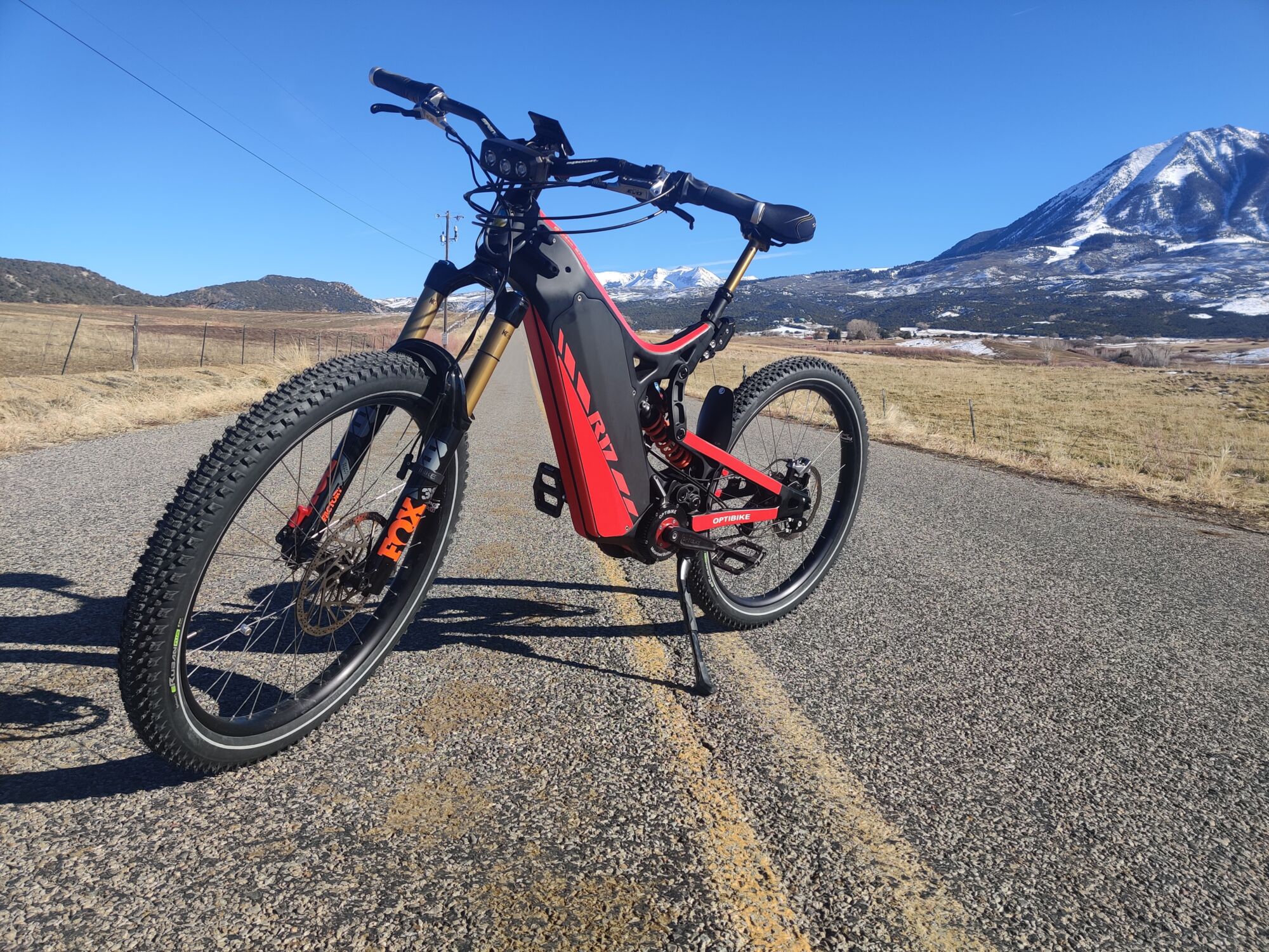 2022 Black and Blue R10